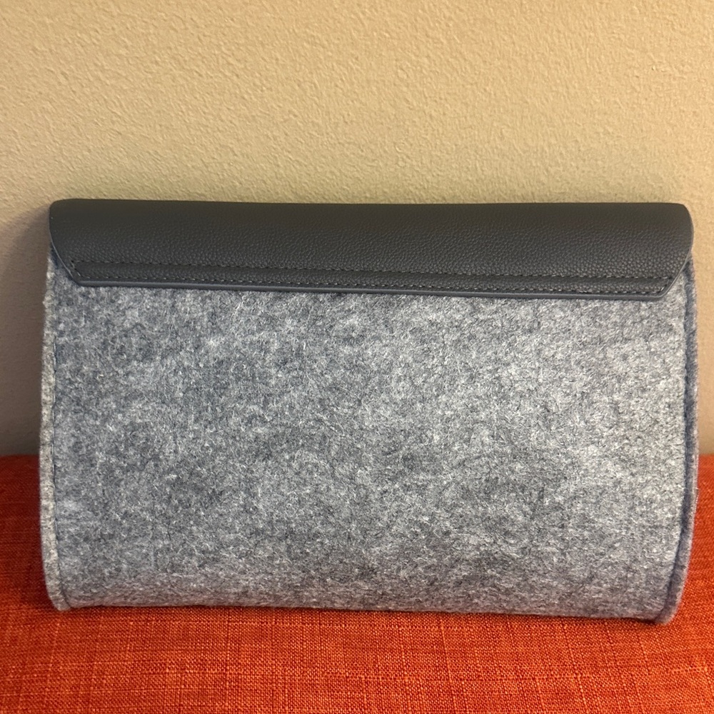 New La Prairie Gray Magnetic Faux Leather Flap Cosmetic Makeup Clutch Pouch Bag - Picture 6 of 10